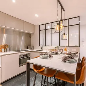 Stylish 50 Meters From The Appartement